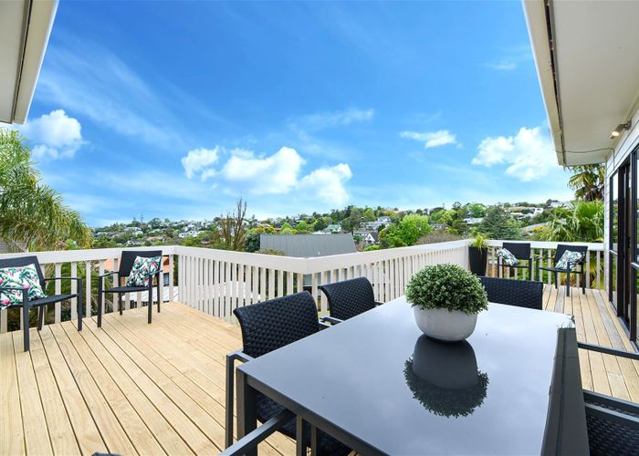  at 8 Serrata Place, Browns Bay, Auckland