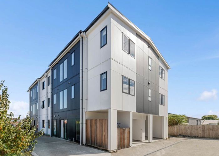  at 102/4 Richards Avenue, Papatoetoe, Manukau City, Auckland