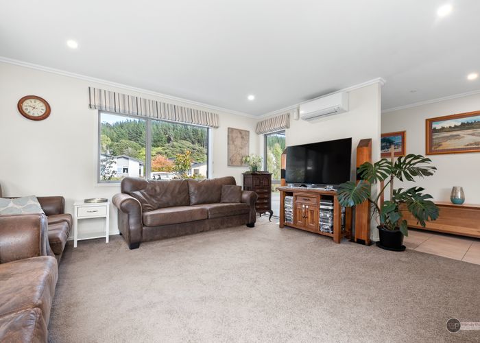 at 5 Somerby Mews, Silverstream, Upper Hutt