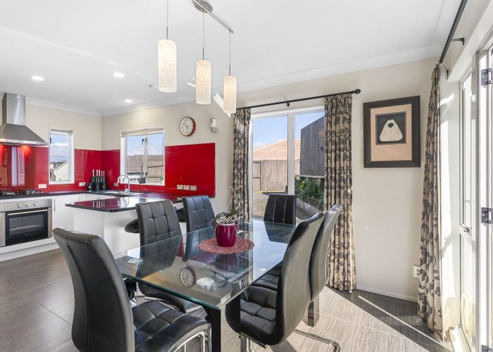  at 2/10 Vireya Court, Goodwood Heights, Manukau City, Auckland