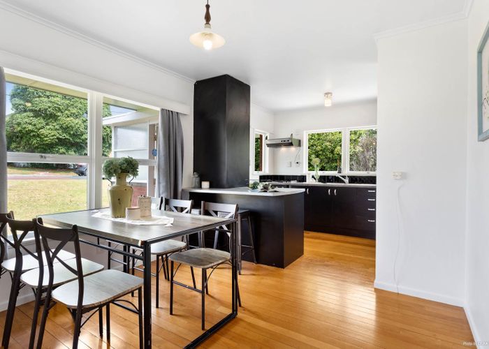  at 1/619 Beach Road, Rothesay Bay, Auckland