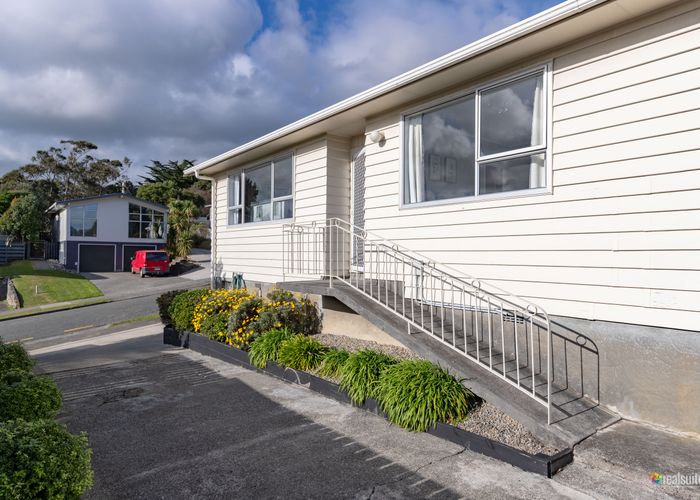  at 6A Quinn Grove, Ranui Heights, Porirua