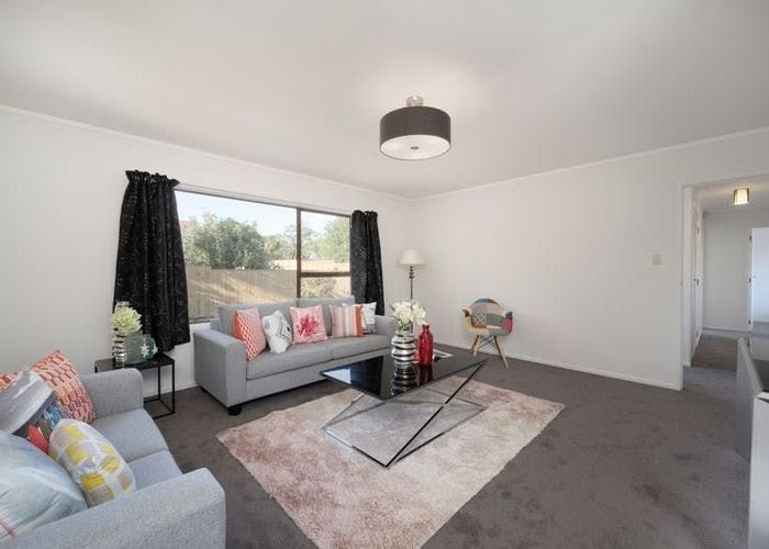  at 2/32 Ballater Place, Highland Park, Manukau City, Auckland