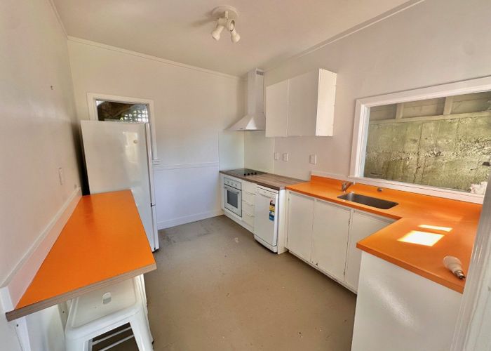  at 11A Grosvenor Terrace (Lower Flat), Wadestown, Wellington, Wellington
