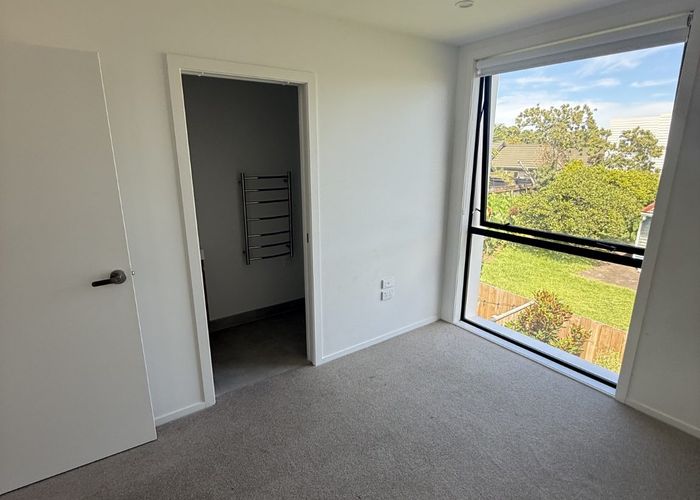  at 8/4 Mead Street, Avondale, Auckland