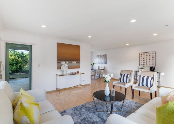  at 2/24 Somerset Road, Mount Roskill, Auckland