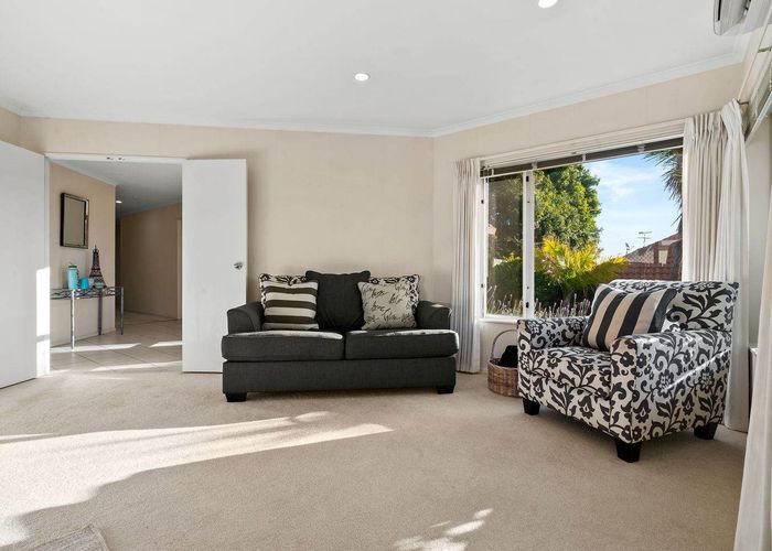  at 27 Gillett Place, Botany Downs, Manukau City, Auckland