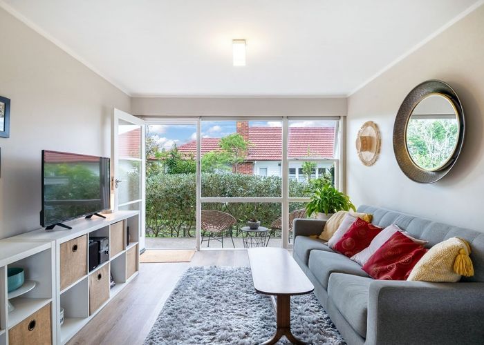  at 10/77 Old Lake Road , Devonport, North Shore City, Auckland