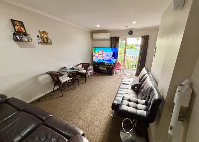  at 5/4 Keeling Road, Henderson, Auckland