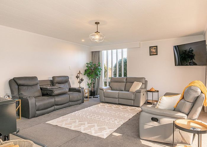 Free property data for 81 Domett Street, Westport homes.co.nz