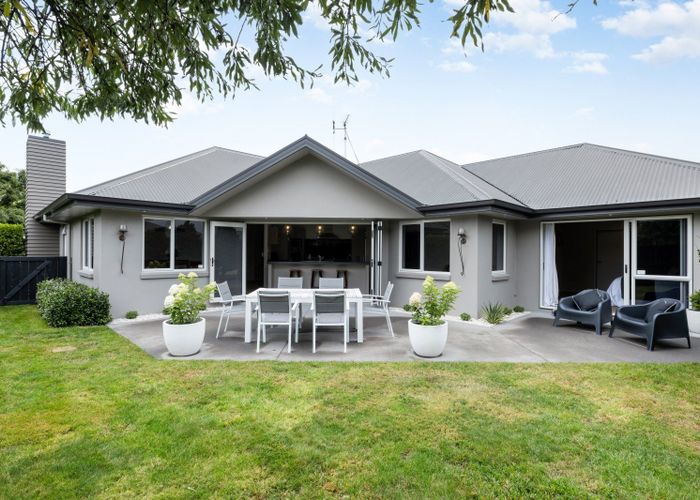  at 3 Ravenscourt Place, Huntington, Hamilton