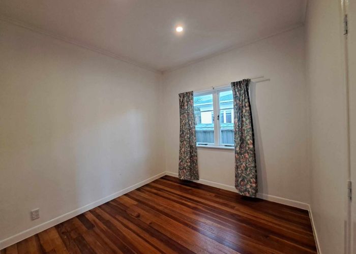  at 1/113 Shakespeare Road, Milford, Auckland