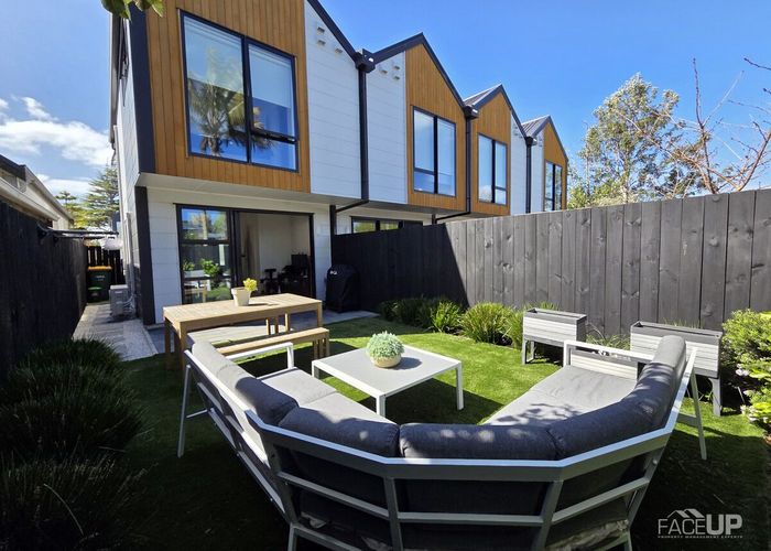  at 8/20 Moor Avenue, Te Atatu Peninsula, Waitakere City, Auckland