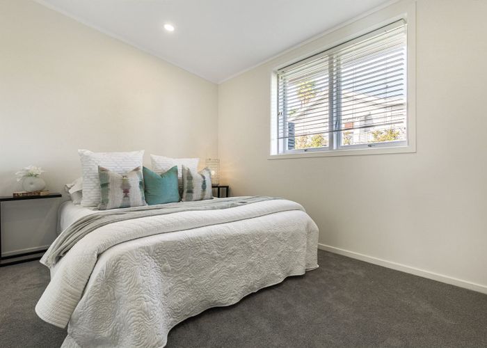  at 3/6 North Avenue, Narrow Neck, Auckland