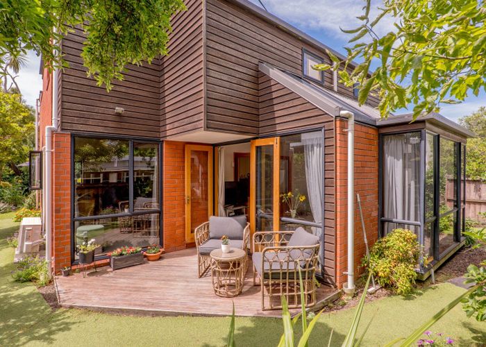  at 2/180 Main Road, Redcliffs, Christchurch City, Canterbury