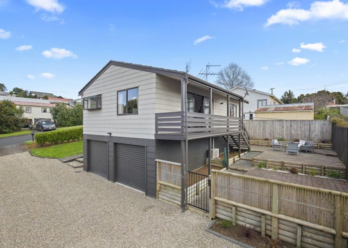  at 2 Mahoe Glade, Pukekohe