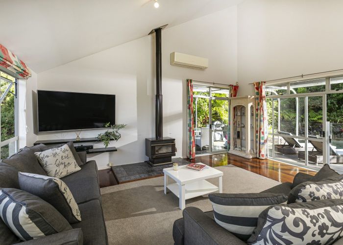  at 32 Te Araroa Drive, Paremoremo, Auckland
