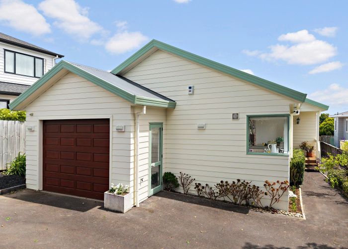  at 9a Bradbury Road, Botany Downs, Manukau City, Auckland