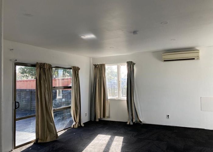  at 32 Hain Avenue, Mangere East, Auckland