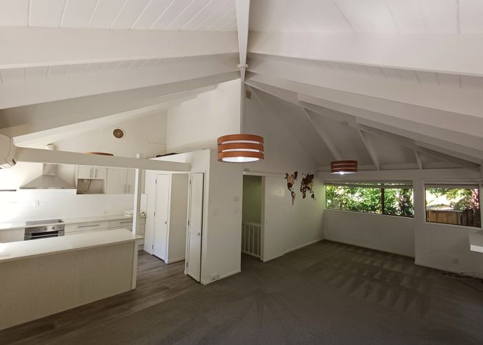  at 1/72 Lake Road, Northcote, Auckland