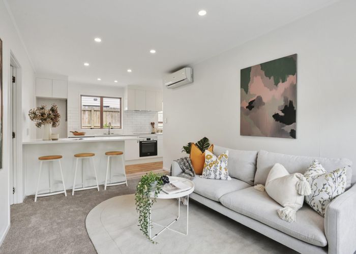  at 2/100 Royal Road, Massey, Waitakere City, Auckland