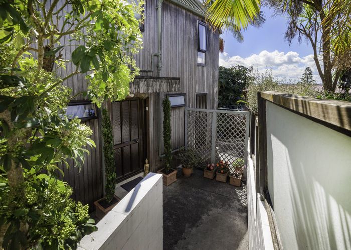  at 8/20 Selwyn Road, Howick, Auckland