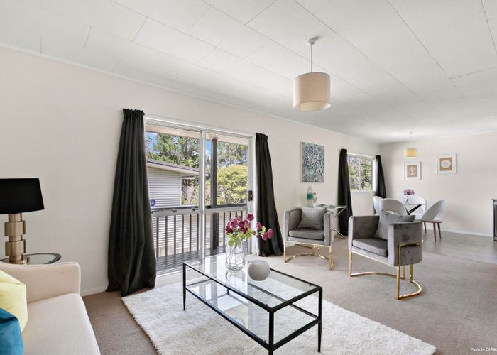  at 6 Lorena Place, West Harbour, Auckland