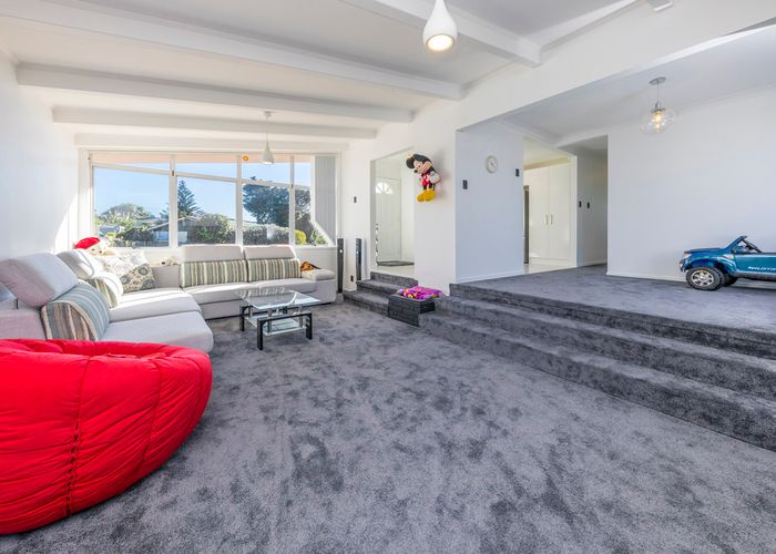  at 13 Damian Way, Weymouth, Auckland