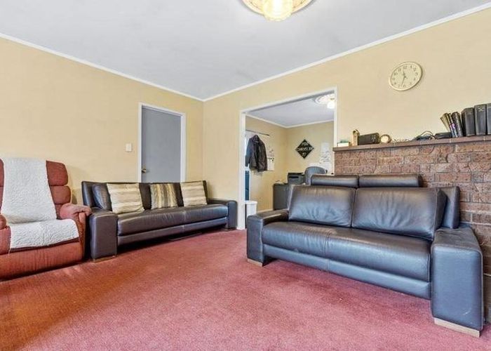  at 9 Walter Strevens Drive, Conifer Grove, Takanini