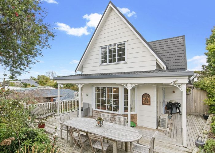 at 32A Corunna Road, Milford, Auckland