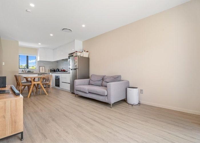  at 111 Trias Road, Totara Vale, Auckland