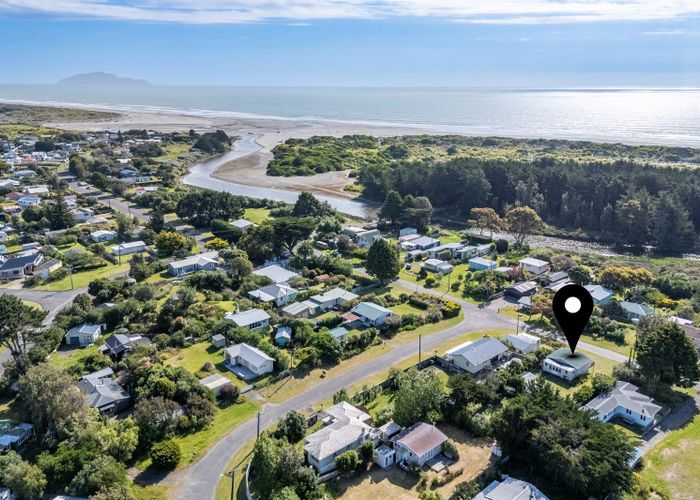  at 15 Drake Street, Waikawa Beach, Manakau