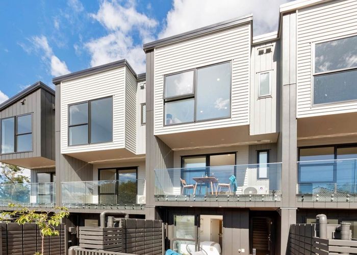  at 9/26 Buscomb Avenue, Henderson, Auckland