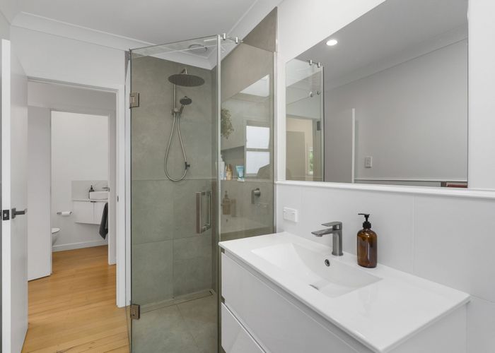  at 2/30 Lyttelton Avenue, Forrest Hill, North Shore City, Auckland