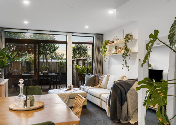  at 12/15 Chivalry Road, Glenfield, North Shore City, Auckland