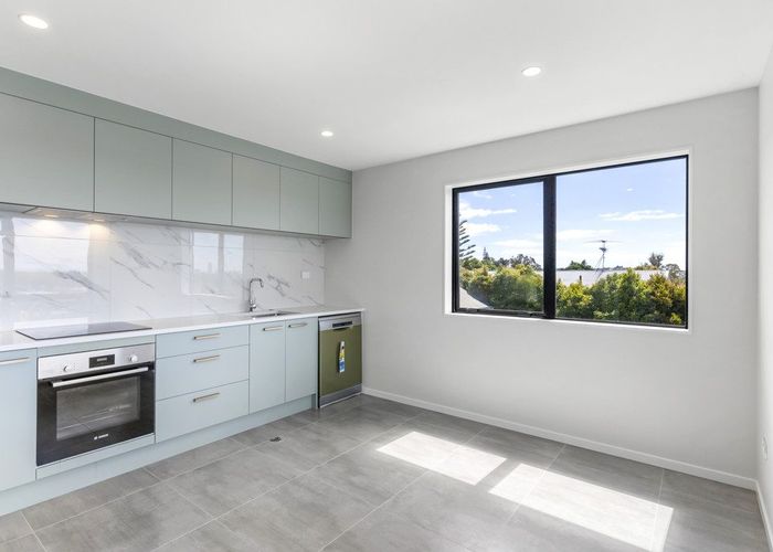  at LOT 2/4 Bruce Road, Glenfield, North Shore City, Auckland