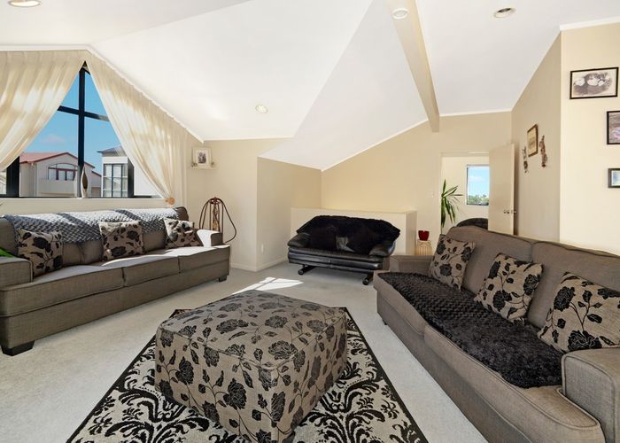 at 2/51 Noeleen Street, Glenfield, Auckland