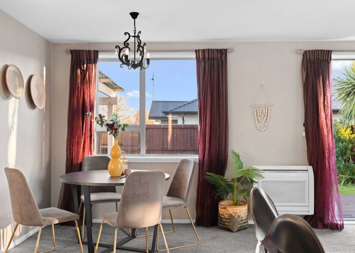  at 2/275 Hendersons Road, Hoon Hay, Christchurch