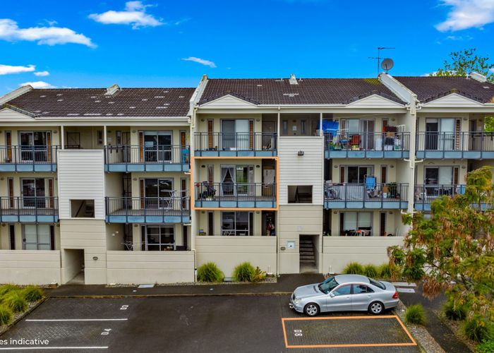  at 8D/71 Spencer Road, Oteha, Auckland