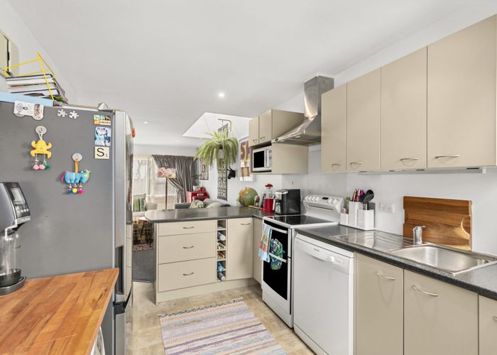  at 2/2 Alice Street, Alicetown, Lower Hutt
