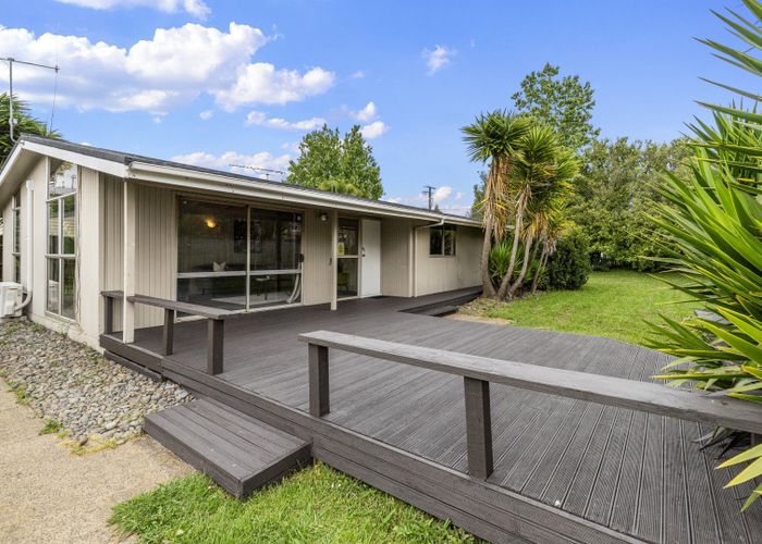  at 2 Holloway Place, Forest Lake, Hamilton