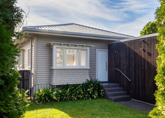  at 3 Fergusson Avenue, Sandringham, Auckland