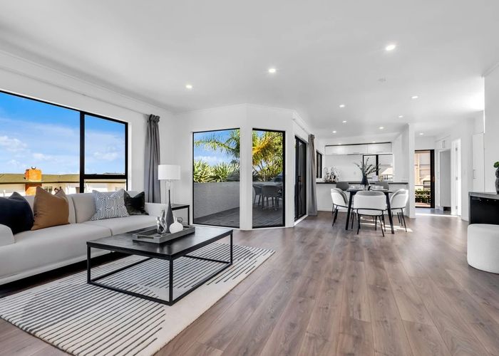  at 2/17 Lynton Road, Bucklands Beach, Manukau City, Auckland