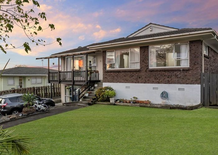  at 6 Courant Place, Clover Park, Auckland