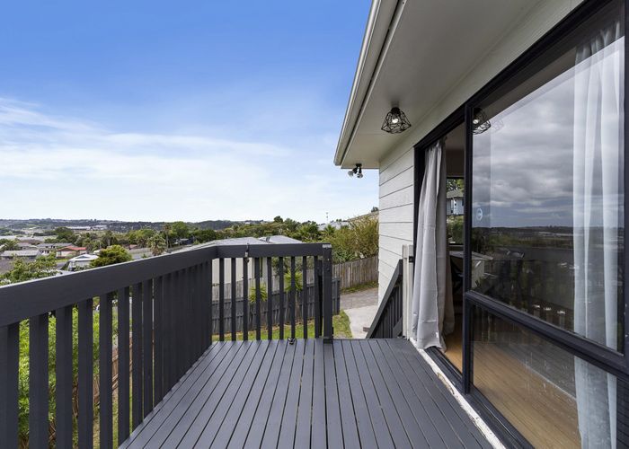  at 1/19 Exeter Place, Unsworth Heights, North Shore City, Auckland