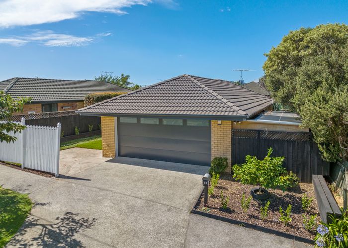  at 33 Greenpark Road, Penrose, Auckland