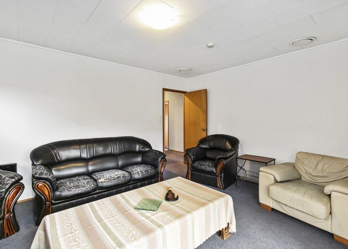  at 1/12 Chamade Place, Clover Park, Auckland