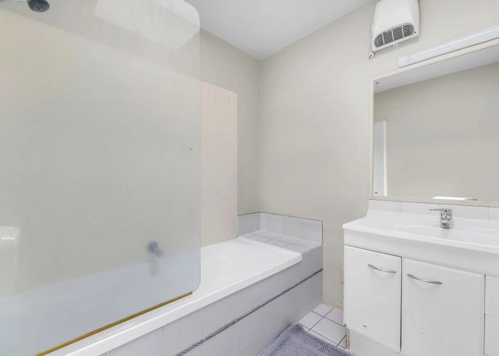  at 18 Faldo Drive, Golflands, Manukau City, Auckland