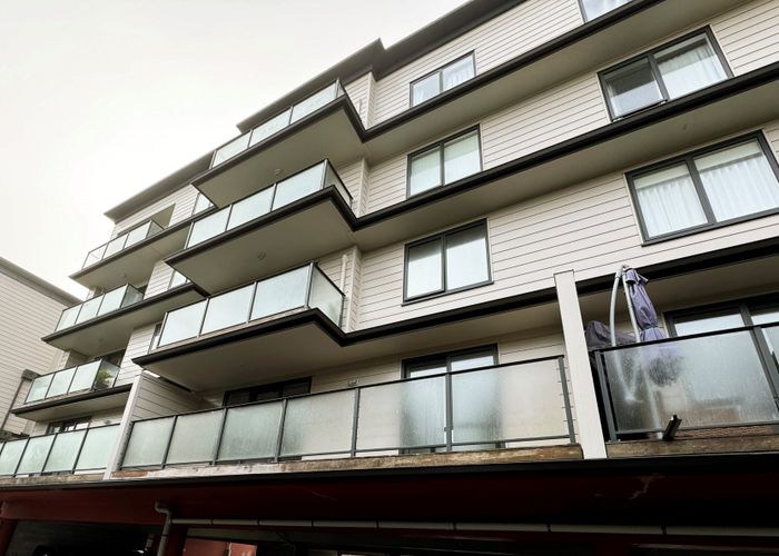  at 20/68 Mountain Road, Mount Wellington, Auckland
