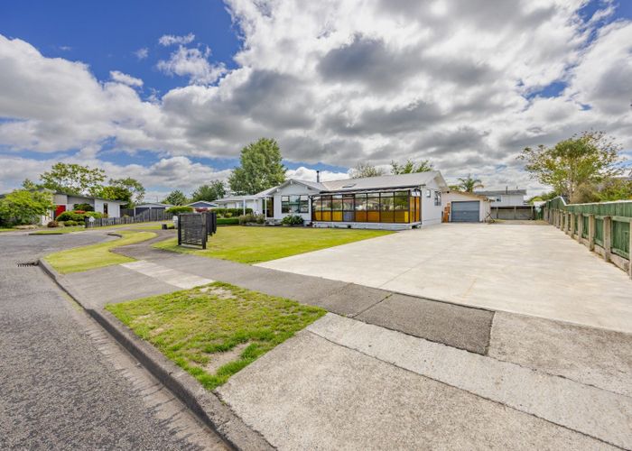  at 9 and 11 Willow Grove, Waipukurau, Central Hawke's Bay, Hawke's Bay